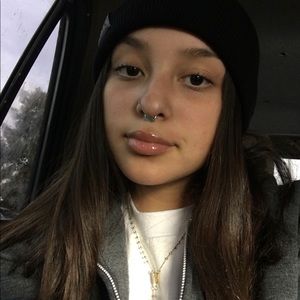 Meet your Posher, Yisel